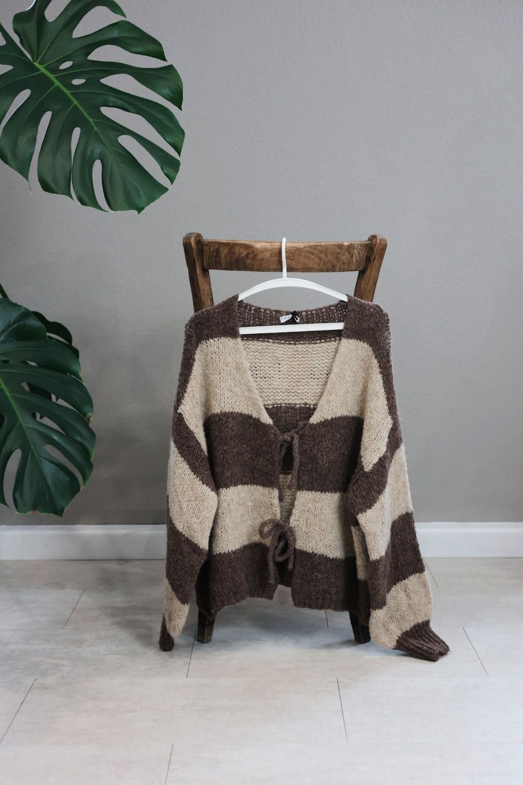 Gestreifter Schleifen Cardigan