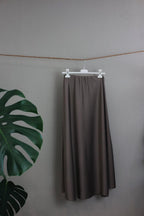 Satinrock in Midilänge