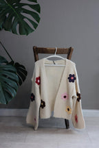 Kuschliger Blumencardigan