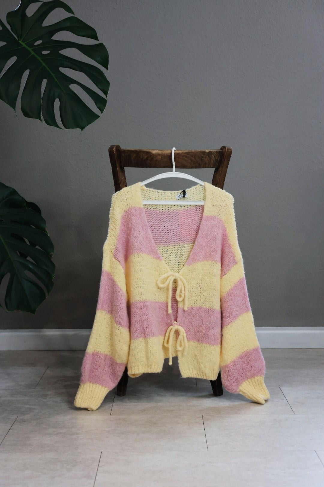 Gestreifter Schleifen Cardigan