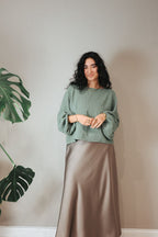 Satinrock in Midilänge