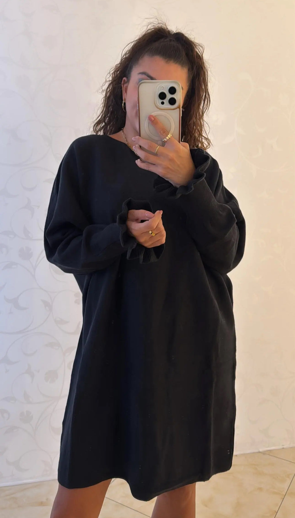 Strickkleid mit Rüschchenärmel