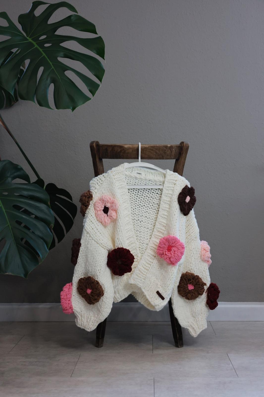 Handmade Strick mit 3D-Blumen