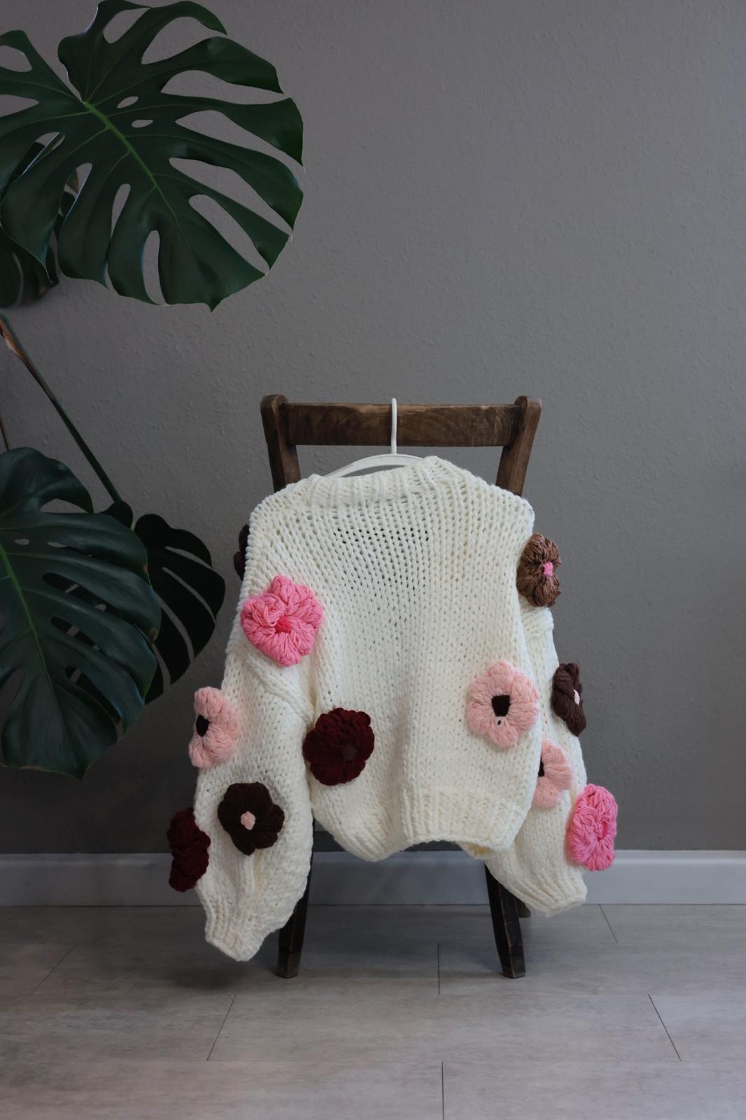 Handmade Strick mit 3D-Blumen